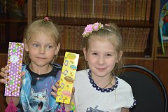 В клубе "Непоседы" прошел мастер-класс по созданию закладок для книг