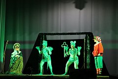 Спектакль «Не все то золото, что блестит» показали в Дворце Культуры «Корунд»