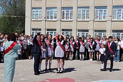 Последний звонок: выпускники школы №12 шагнули во взрослую жизнь