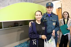 Сотрудники Спецотдела поздравили детей с праздником и напомнили о безопасности