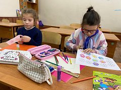 Второклассники подготовили подарки для мам