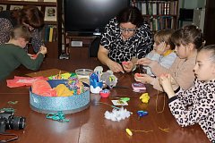 Увлекательный мастер-класс по рукоделию прошел для детей в библиотеке