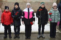 Мемориальная доска в честь Героя России Александра Потапова открыта в шиханской школе