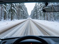 Сотрудники Госавтоинспекции напоминают водителям об особенностях вождения в зимний период!