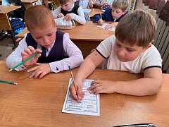 В начале каждой учебной недели в нашей школе стало традицией проводить торжественную линейку