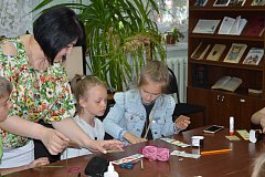 В клубе "Непоседы" прошел мастер-класс по созданию закладок для книг
