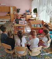 Социальный педагог детского сада рассказала детям о телефоне доверия
