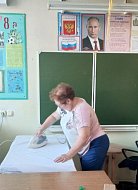 И снова школа встретит радостно у входа