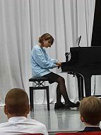 В Шиханах ученики фортепианного отделения исполнили концерт для родителей