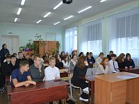 От первого космического полёта до первого личного шага в молодежной политике: в школе №12 им. Героя России А.И. Потапова г. Шиханы прошла встреча с проводником смыслов Алёной Поторопиной