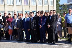Шестьдесят три первоклассника сели за парты в Шиханах