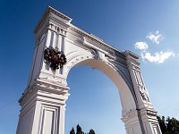 У Триумфальной арки в Саратове могут снимать кино