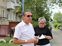 Глава города встретился с жителями в районе ул. Ленина 16
