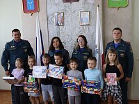 Акция «Помоги пойти учиться»: как будущие первоклассники встретились со спасателями!