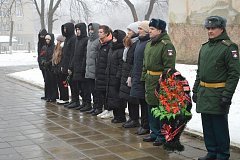 Мемориальная доска в честь Героя России Александра Потапова открыта в шиханской школе