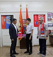 Антон Лещенко вручил памятный знак сыну погибшего защитника Отечества