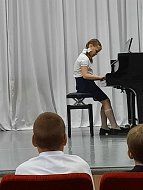 В Шиханах ученики фортепианного отделения исполнили концерт для родителей