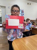 Второклассники подготовили подарки для мам