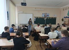 Школьники делали светоотражающие поделки