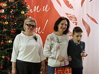 Подарок на Новый год: планшет для Артема в рамках акции «Елка желаний»