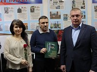 Книгу Памяти и памятные знаки передали родственникам погибших защитников Отечества