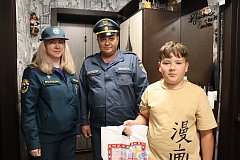 Сотрудники Спецотдела поздравили детей с праздником и напомнили о безопасности