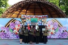 Детский спектакль, игры и конкурсы собрали ребят в парке