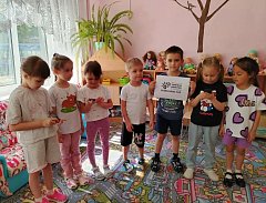 Социальный педагог детского сада рассказала детям о телефоне доверия