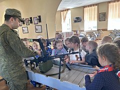 Первоклассники посетили с экскурсией войсковую часть
