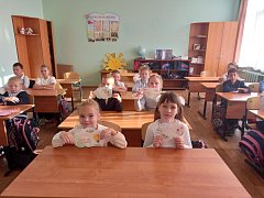 В начале каждой учебной недели в нашей школе стало традицией проводить торжественную линейку