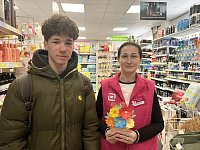 Шиханские юнармейцы поздравили жительниц города с наступающим 8 Марта