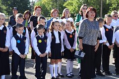 Шестьдесят три первоклассника сели за парты в Шиханах