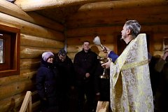Отец Александр освятил воду на Крещение Господне 