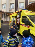 Важные уроки о медицине: для первоклассников прошла экскурсия в госпиталь