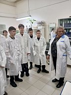 Открывая двери в мир химии: юные лаборанты школы №12 посетили ООО «Группа Фокина»