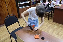 Осенние брелоки своими руками: в ДК “Корунд” прошёл детский мастер класс